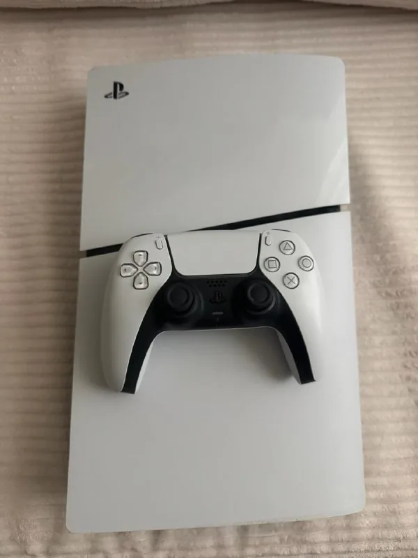 PS5 Slim Digital с контроллером