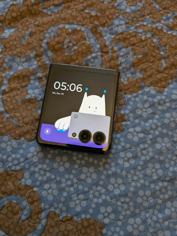 Motorola RAZR 40 Ultra 4