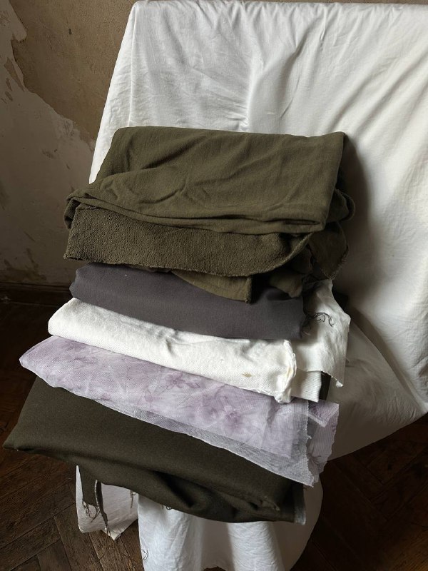 Швейная машинка Janome HOMEDECOR 2320, ткани, нитки, утюг 4