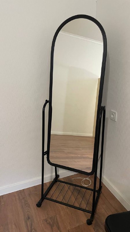 шкафы, зеркало, стол и стулья 4