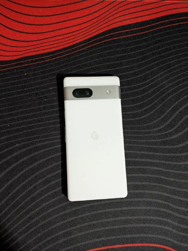 Google Pixel 7a, Pixel 4, Pixel 4 XL 1