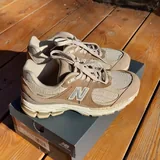 New Balance 2002R женские 1