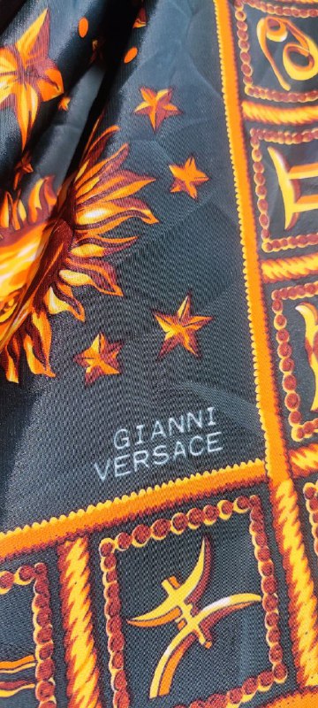 Винтажный шелковый платок Gianni Versace 1980-х 4