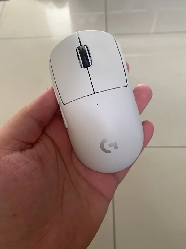 Logitech Superlight 2c gaming mouse, DualSense 5 controller, SIM card router 1