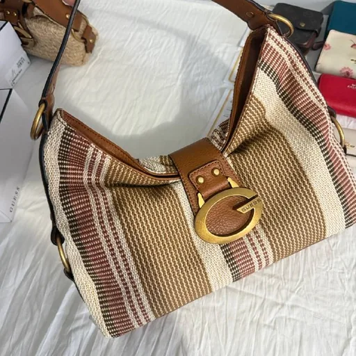 Сумочки Guess, сумочка и кошельки Coach