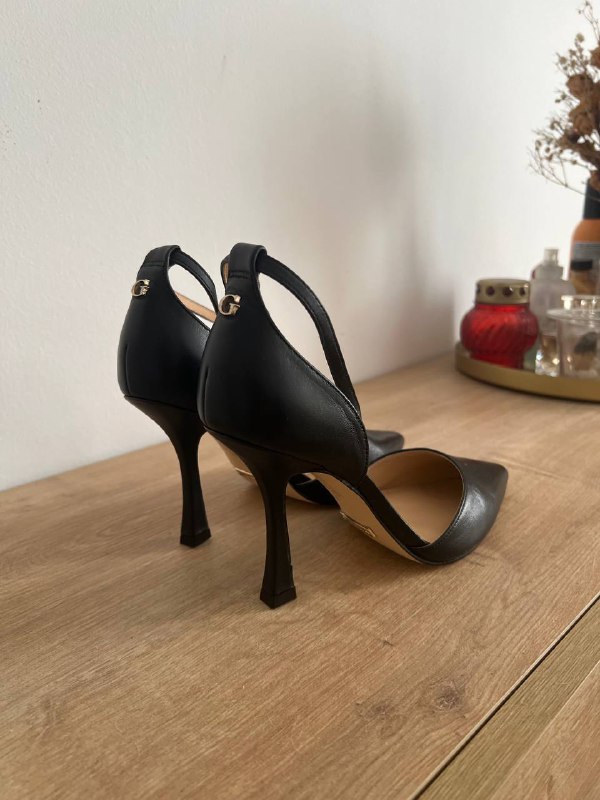 туфли Guess новые размер 37-37,5 2