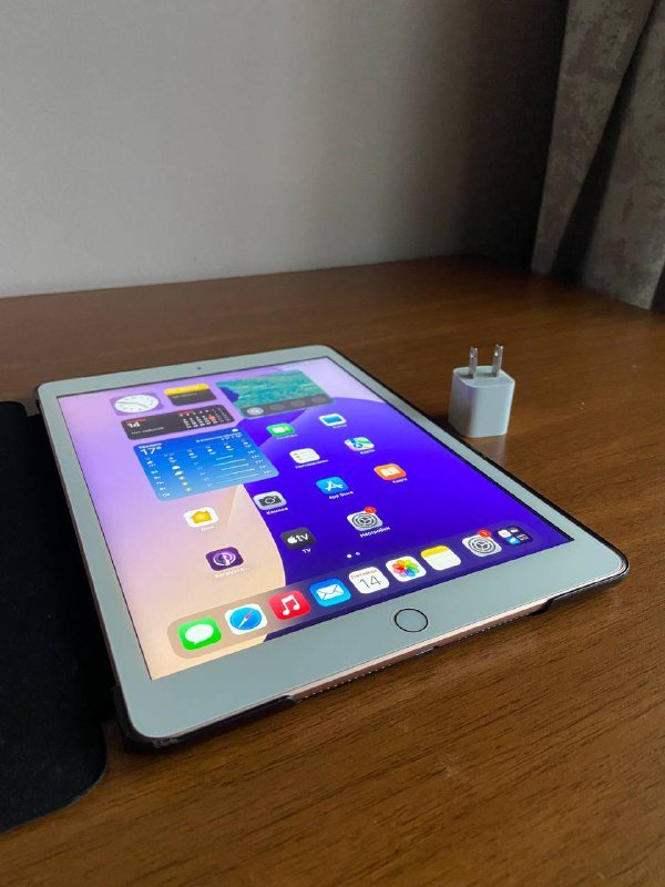 iPad 8 10.2" 32GB Gold с чехлом и зарядкой 5
