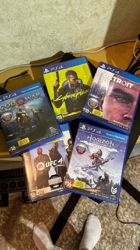 PlayStation 4 Pro, 1ТБ, 2 джойстика, 5 игр, подставка 3