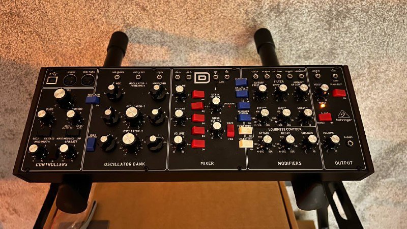 Behringer Model D аналоговый монофонический синтезатор