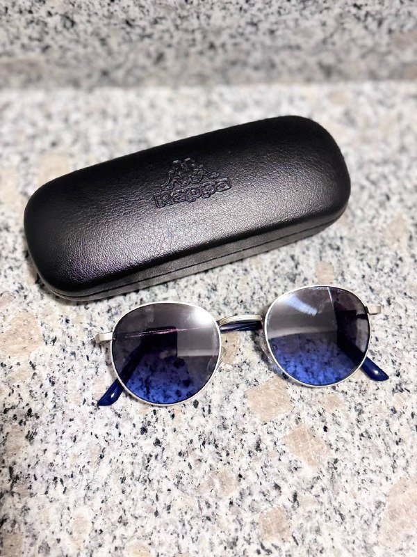 Рубашка, ботильоны, полупальто, кроссовки, сумка, майка, футболка, джинсы, очки солнцезащитные 9