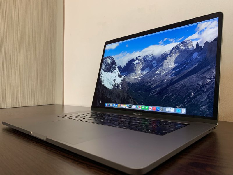 MacBook Pro 2019 16 inch Core i9 1TB SSD 16GB RAM 5