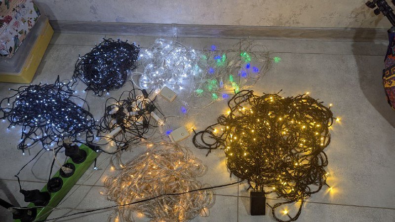 Новогодний набор украшений, костюмы Дед Мороз и Снегурочка, гирлянды 6