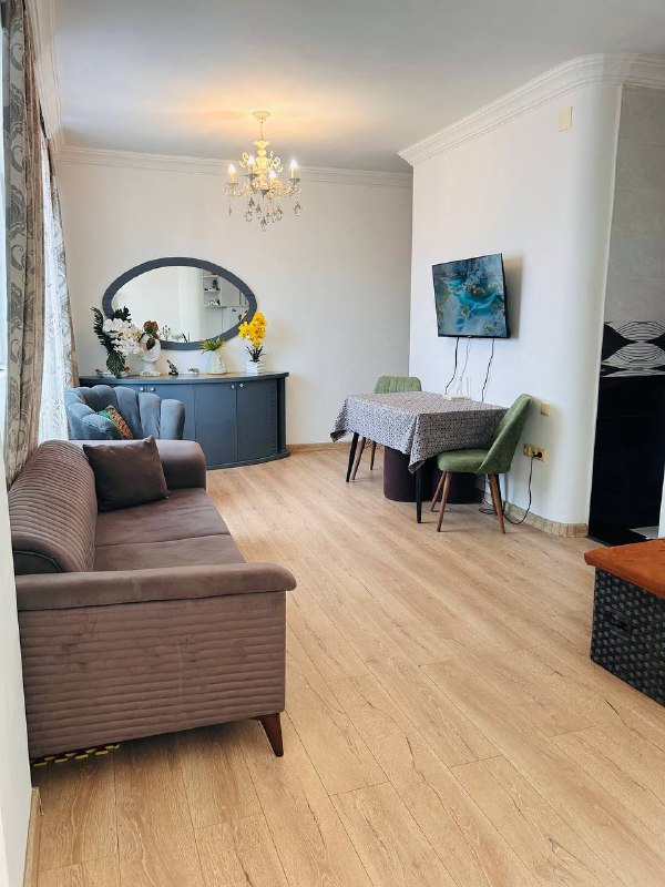 Квартира с отдельной спальней и лоджией в Батуми 3