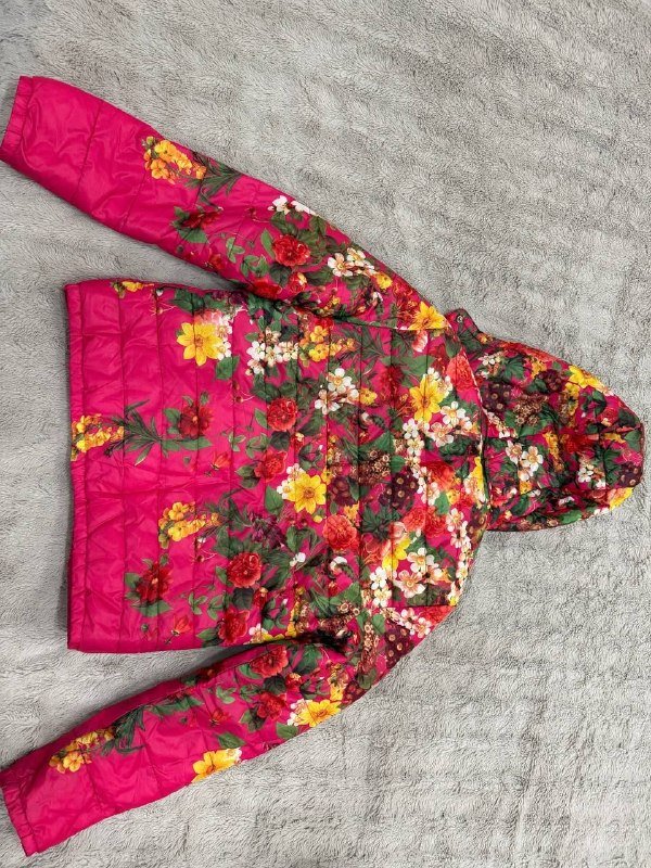 Куртка с цветочным принтом размер S