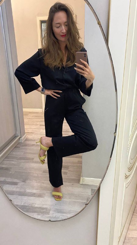 лёгкий тренч Mango, чёрный костюм, зелёный костюм 3