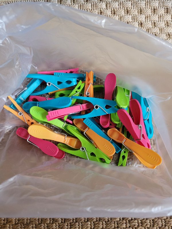 Пелёнки, прищепки, набор ниток, швабра 2