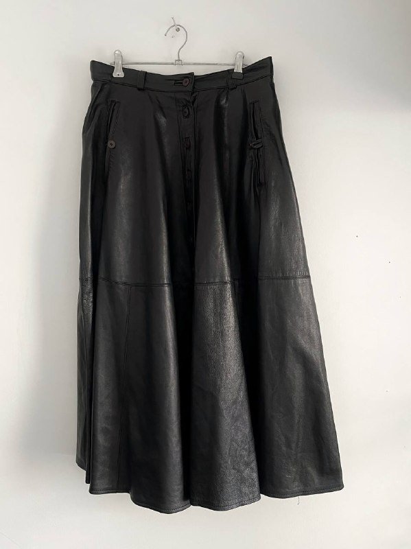 Длинный плащ, пиджак, длинная юбка, кожаная куртка 4