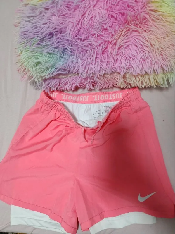Женские беговые шорты Nike 1