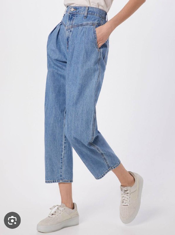 Джинсы Levi's Balloon, черные шорты Levi's Ribcage