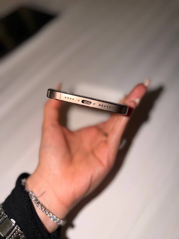 IPhone 16 pro max desert titanium 1TB 4