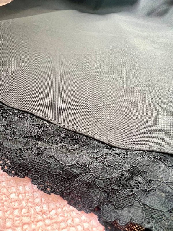 черное бандажное платье с кружевом, грязно розовое платье с принтом 6