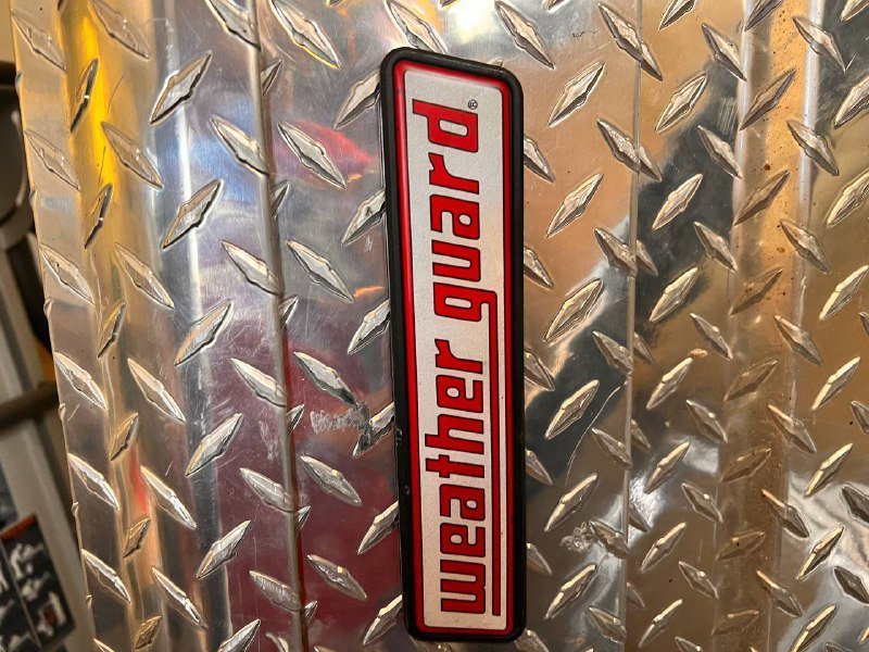 Ящик алюминиевый для инструментов пикапа с замком 2