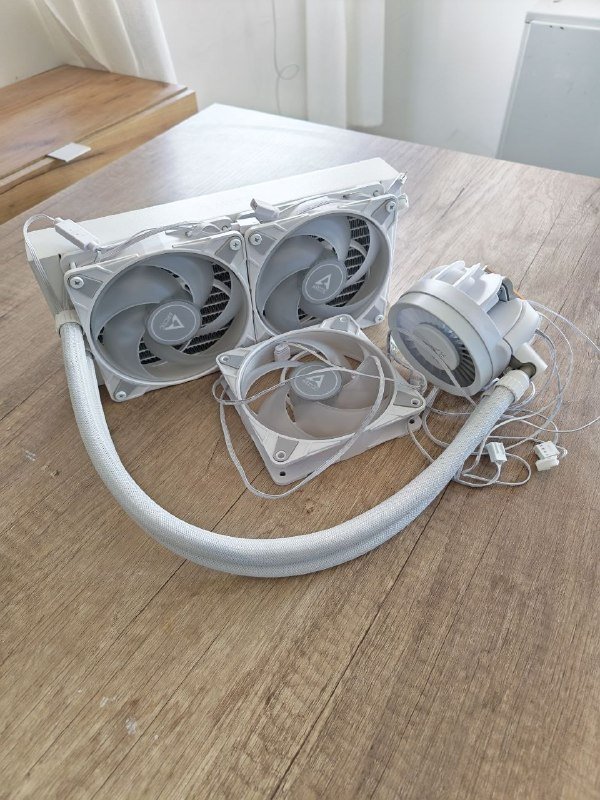 Arctic Liquid Freezer III Pro 240 A-RGB, cooler 120mm