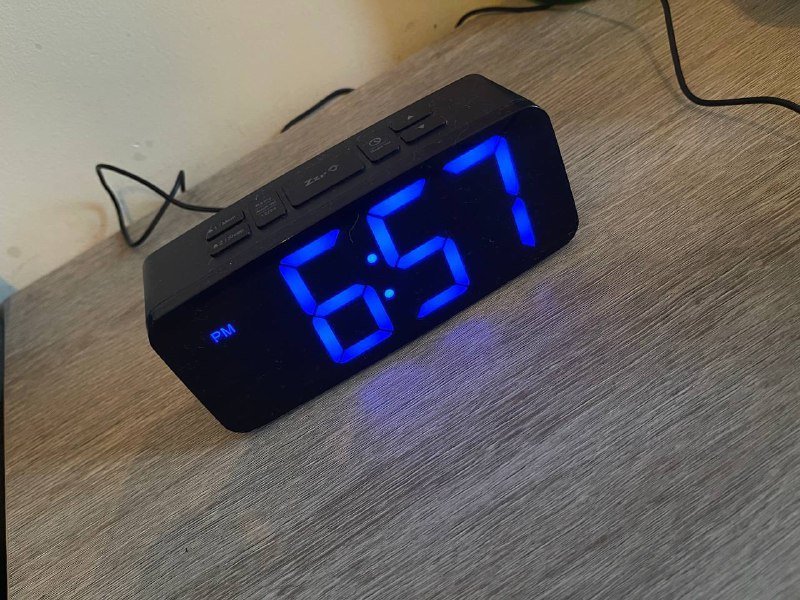 Цифровой будильник с LED-подсветкой