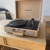 Виниловый проигрыватель Crosley с 4 пластинками 1