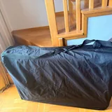 Массажный стол, женские сумки и пакеты 4