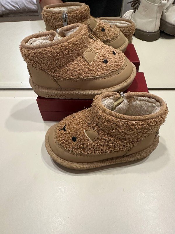 Детская обувь разных размеров и моделей 9