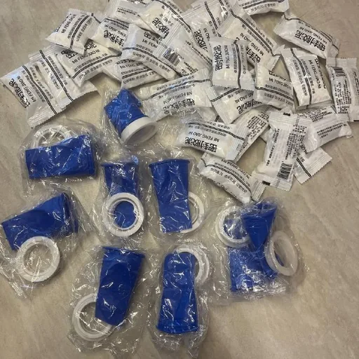 Set of dry traps and super-plasticine for leak repairs