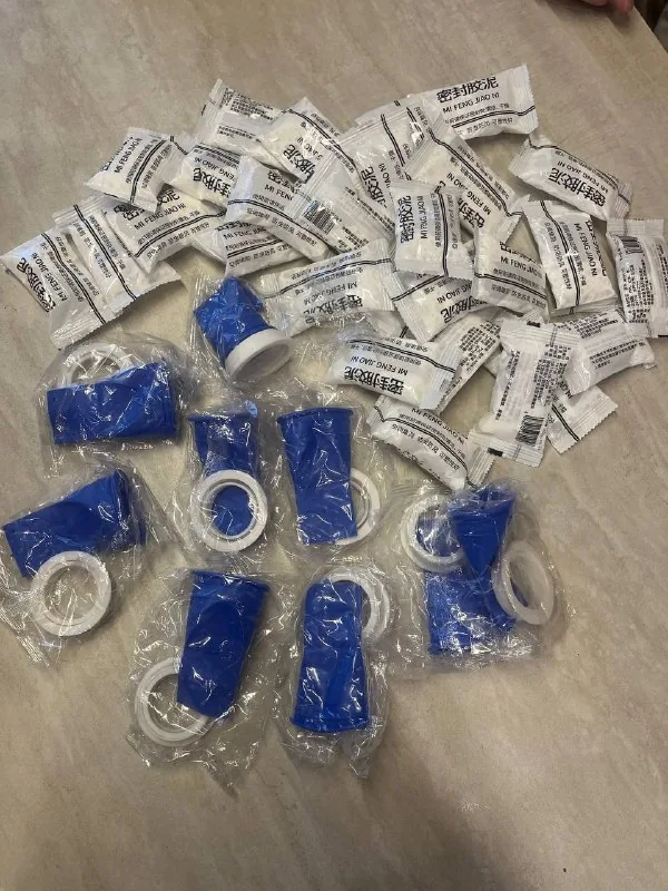 Set of dry traps and super-plasticine for leak repairs