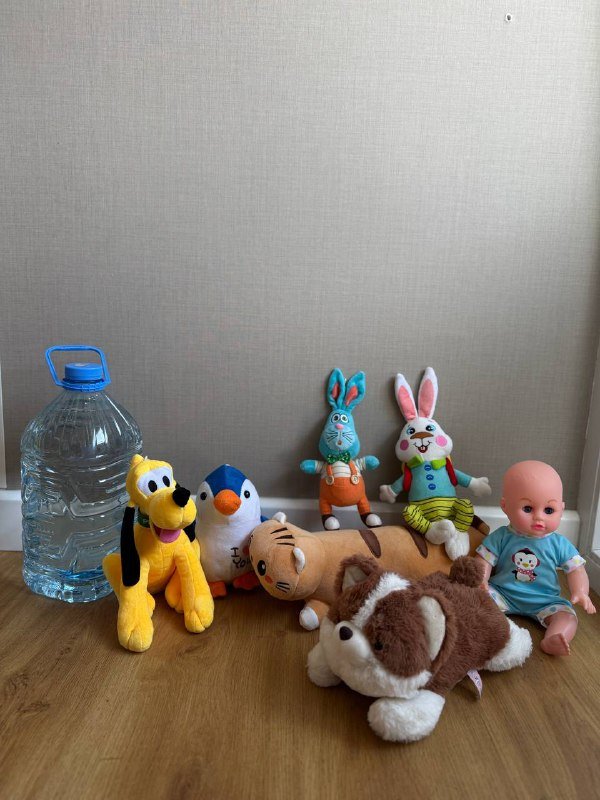 Мягкие игрушки и пупс игрушечный
