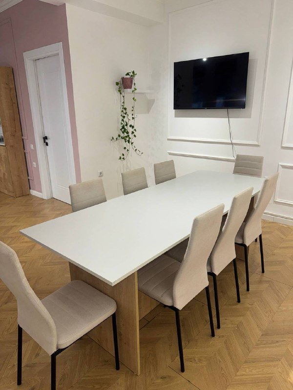 Ресепшен, шкафы, столы, стулья тканевые 7