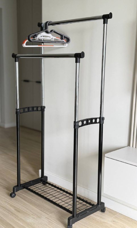 Вешалка для одежды с плечиками