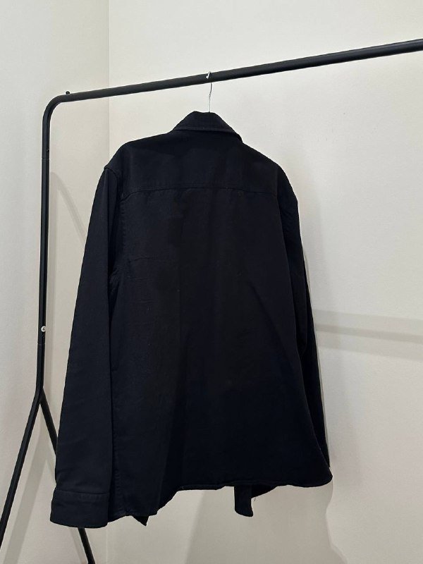 Жилетка L, Худи Travis Scott M, Рубашка чёрная H&M L, Рубашка льняная wrangler L, Шорты M 6