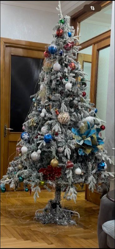 Заснеженная елка с игрушками 210-240 см