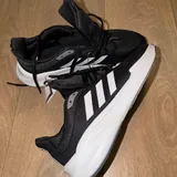Кроссовки Adidas 1