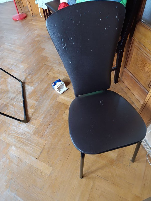 Стул, 4 штуки, с дефектами от кота