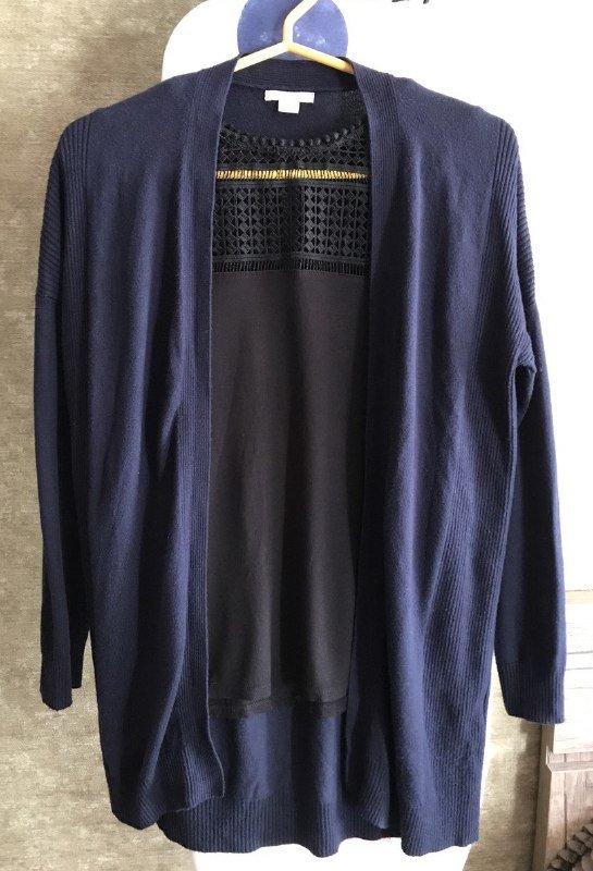 Чёрные брюки H&M, хаки брюки H&M, кардиган o'stin, блуза H&M, полукомбинезон, волейбольные рукава 3