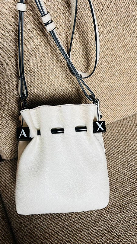 Белая сумка Armani Exchange вместительная
