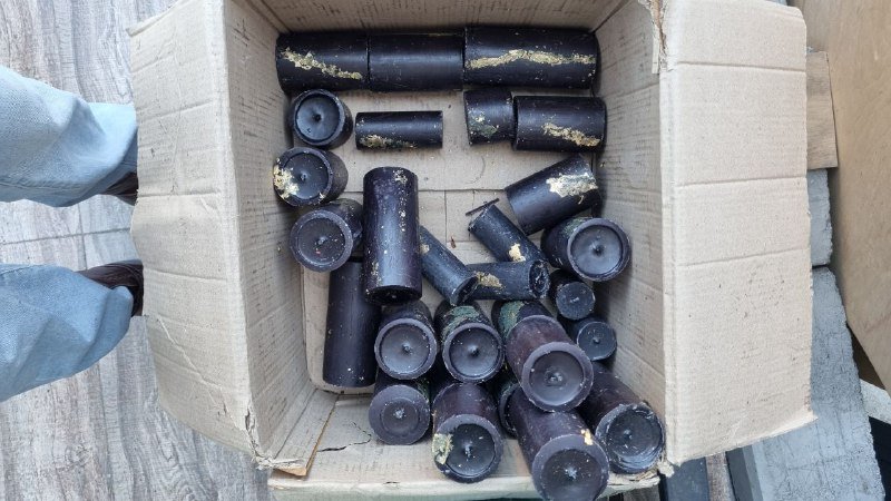 Чёрные свечи с золотой краской для переплавки