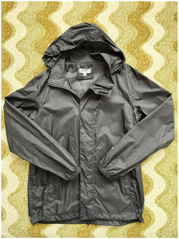 Дождевик, сабо, лампа настольная, вентилятор, рюкзаки, складной стол, книга