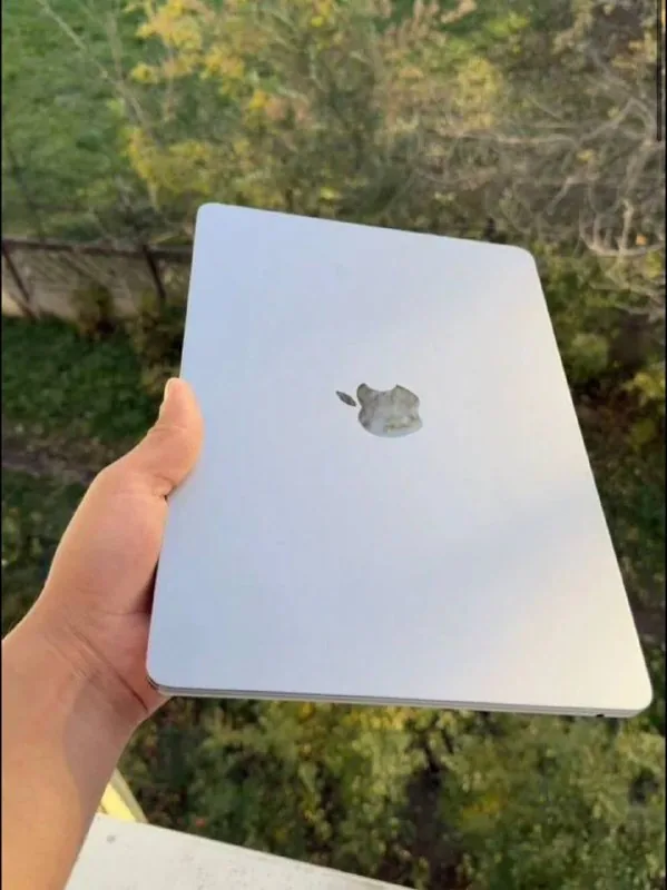 MacBook M2