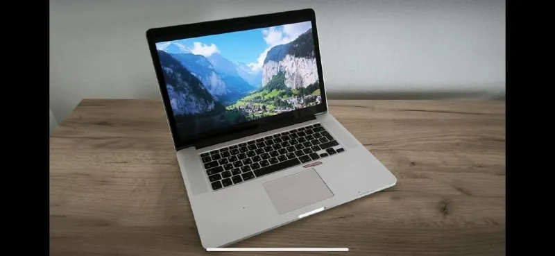 MacBook Pro 15 inch 1