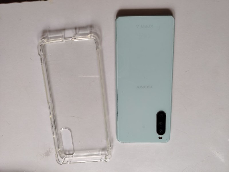 Смартфон Sony Xperia с чехлом 4