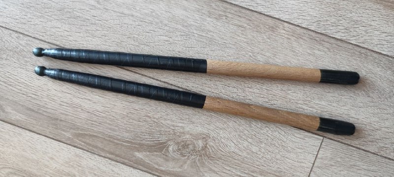 Пэд для отработки и деревянные барабанные палочки 2