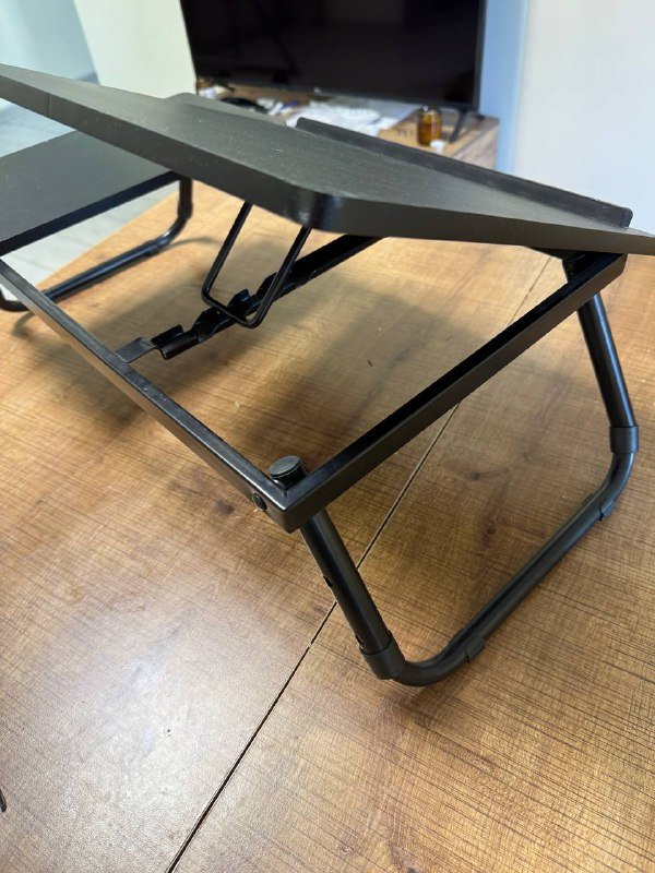 Стол, офисный стул, робот пылесос, подставка для ноутбука 5