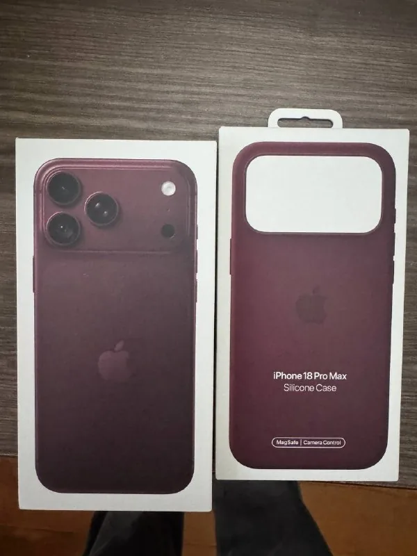 iPhone 18 Pro Max 1TB с двумя оригинальными чехлами